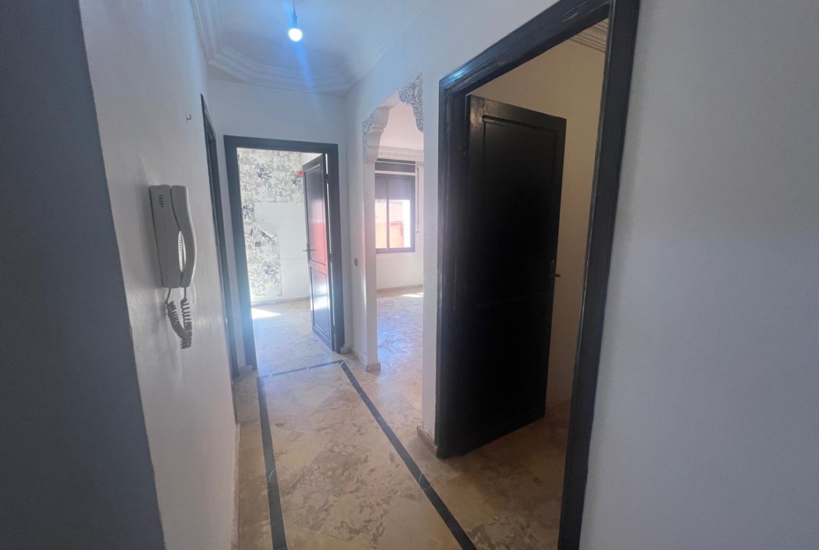 📍 Route de Casablanca : Appartement T3 bien situé rénovation à prévoir