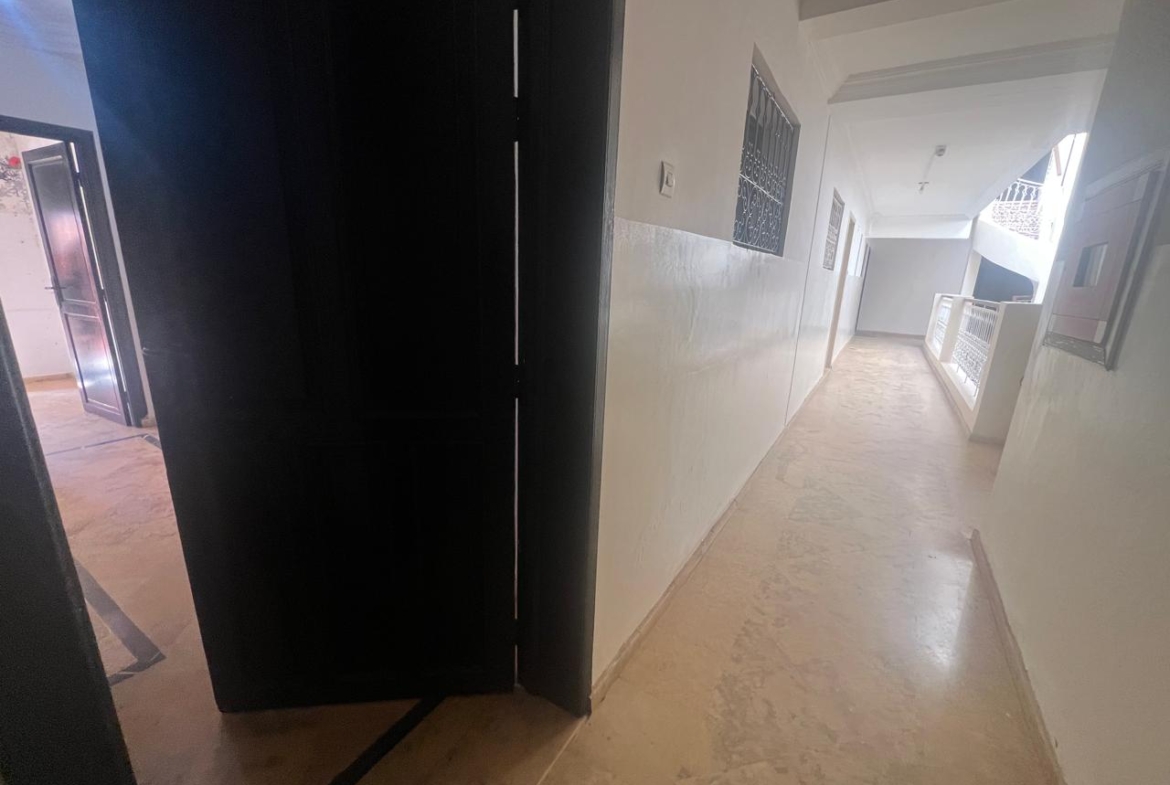 📍 Route de Casablanca : Appartement T3 bien situé rénovation à prévoir