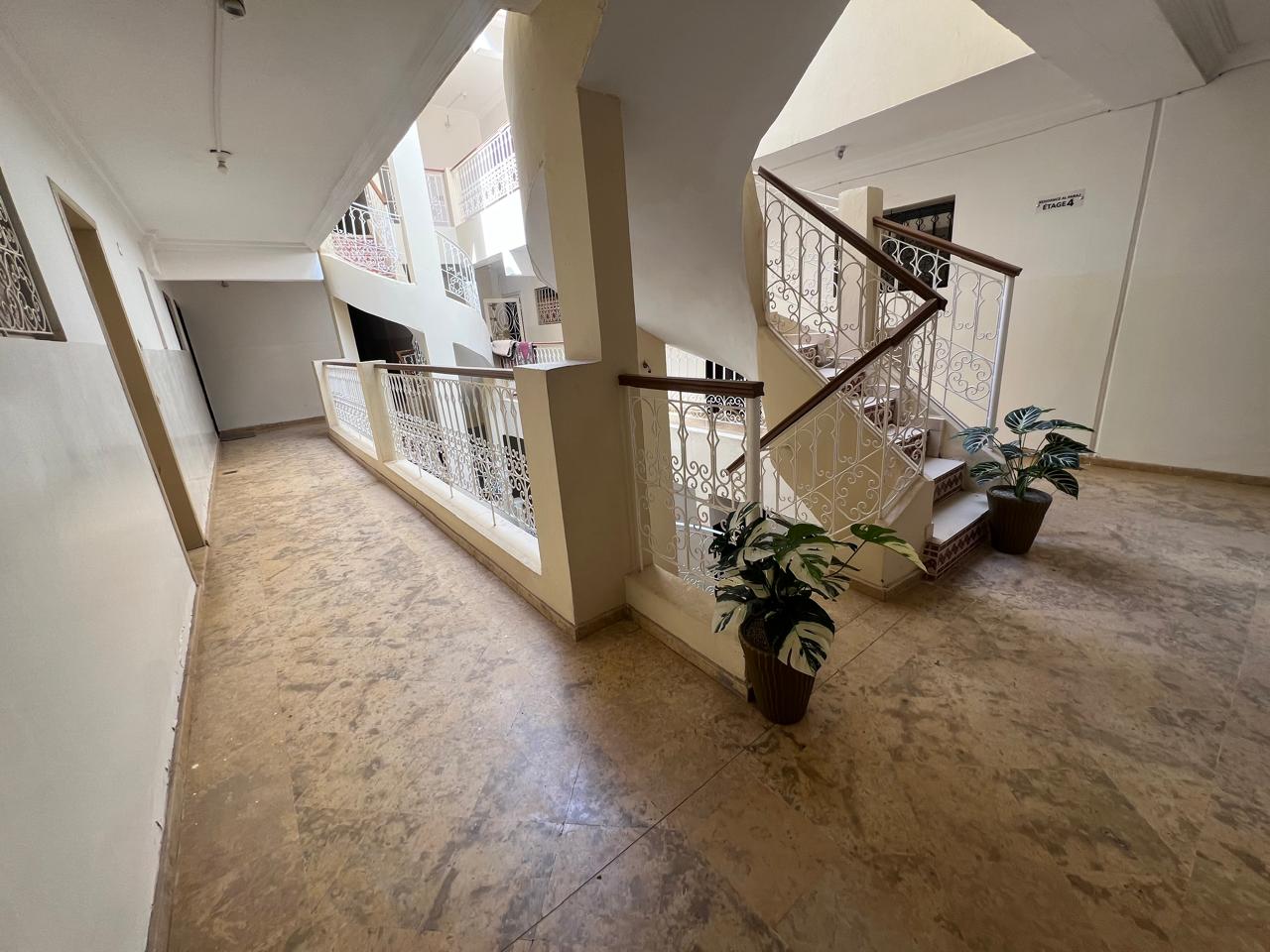 📍 Route de Casablanca : Appartement T3 bien situé rénovation à prévoir