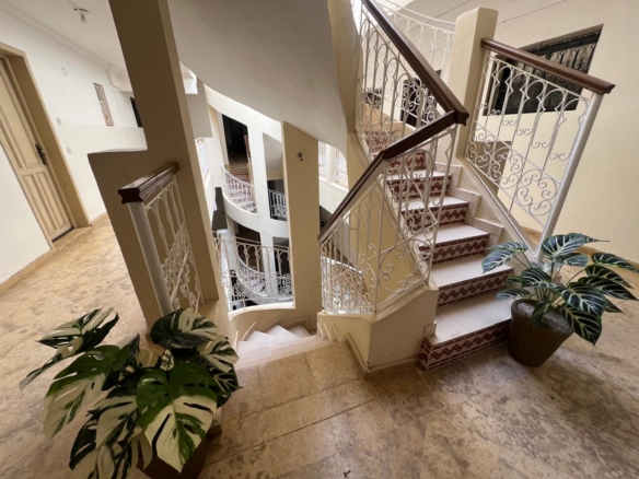 📍 Route de Casablanca : Appartement T3 bien situé rénovation à prévoir