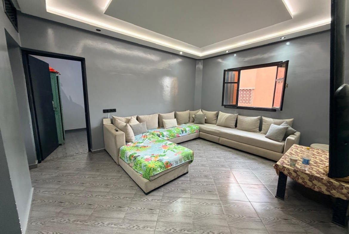 À Seulement 5 min de Guéliz – Maison de Ville avec Local Commercial à Vendre