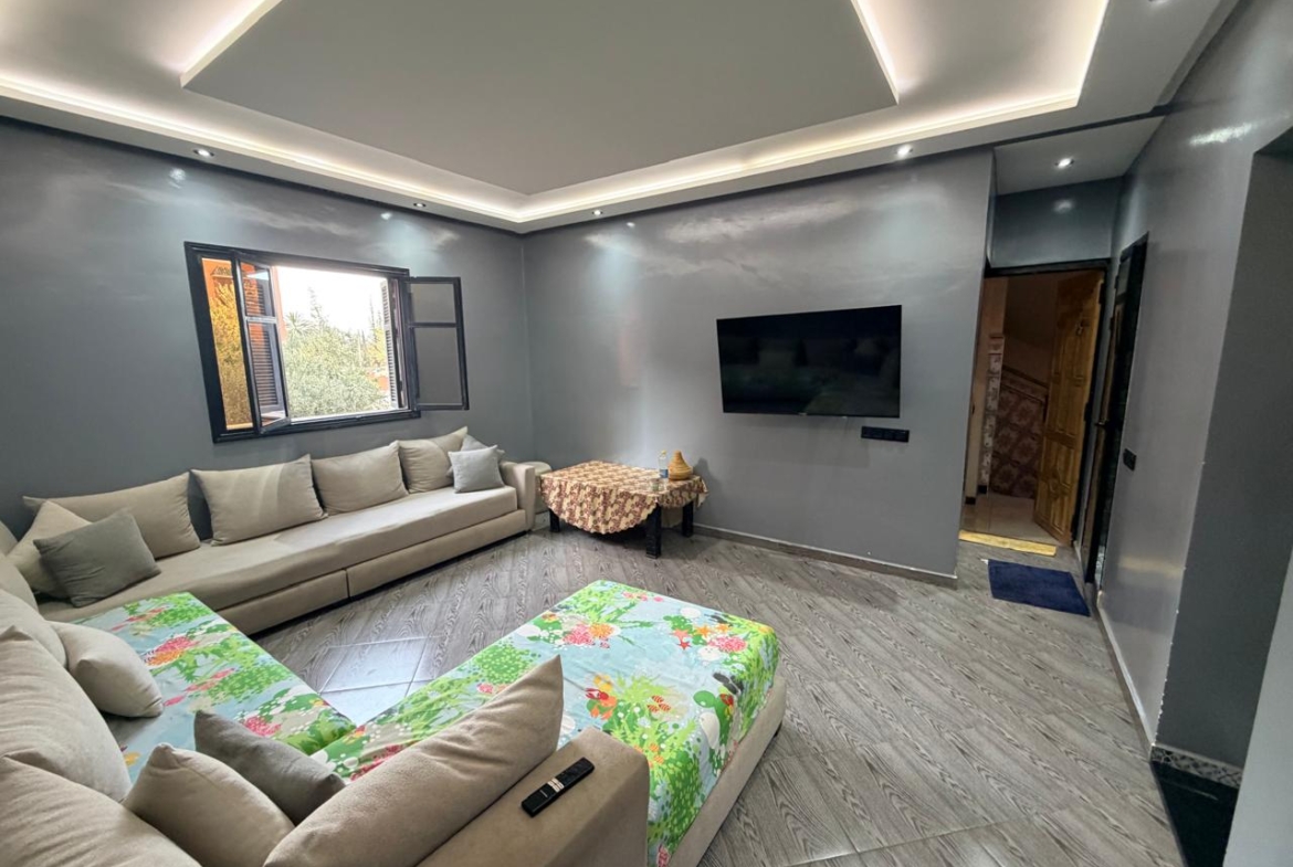 À Seulement 5 min de Guéliz – Maison de Ville avec Local Commercial à Vendre