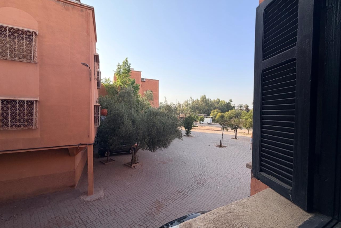 À Seulement 5 min de Guéliz – Maison de Ville avec Local Commercial à Vendre