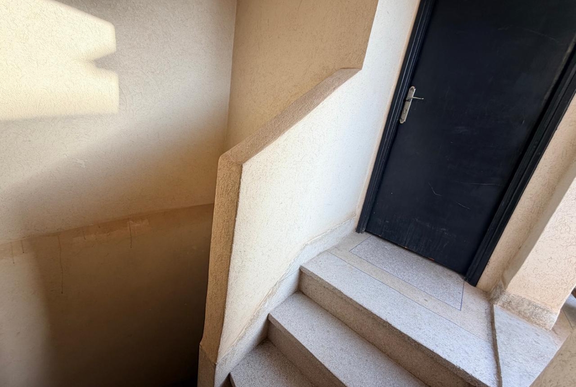 À Seulement 5 min de Guéliz – Maison de Ville avec Local Commercial à Vendre