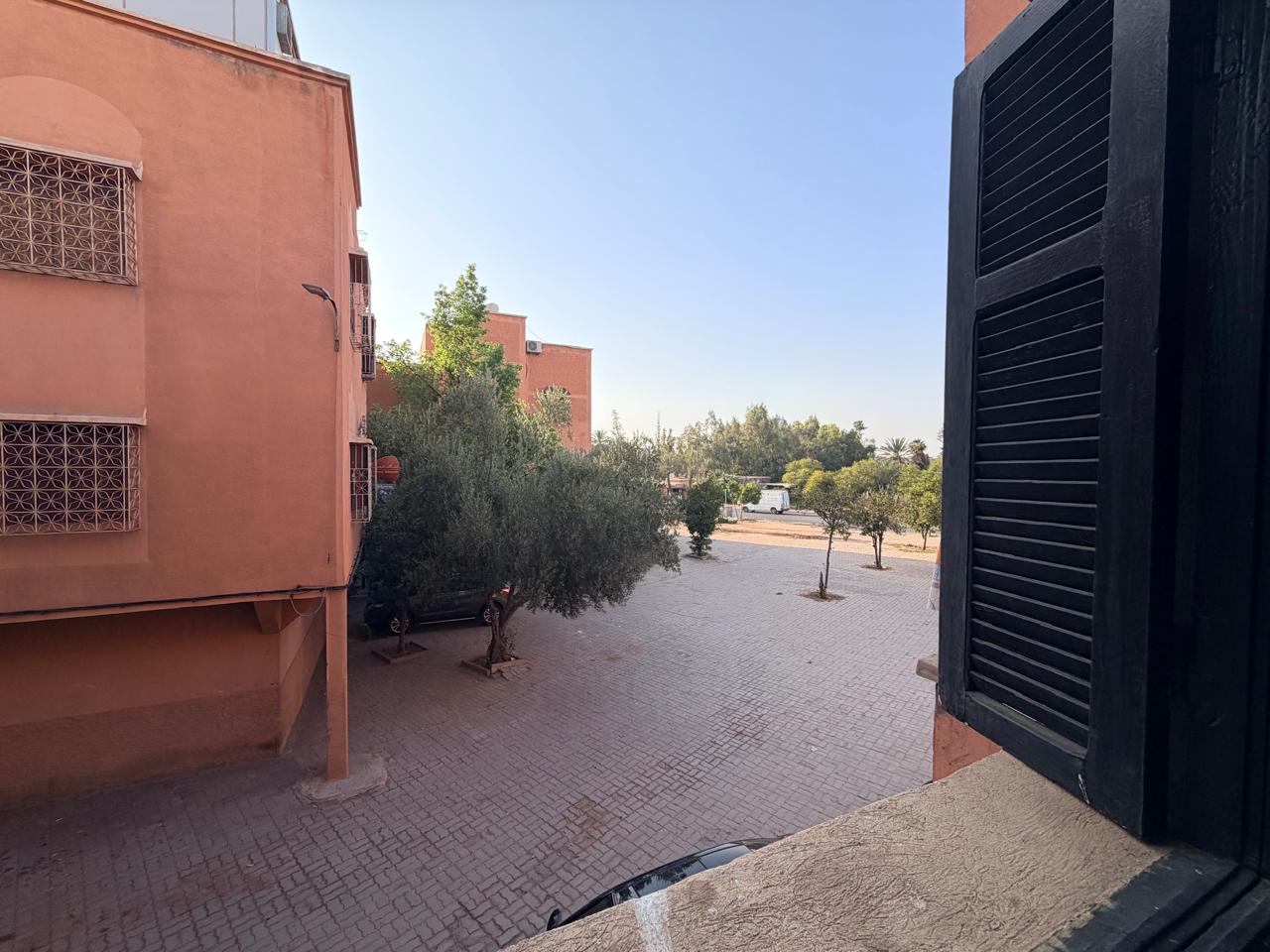 À Seulement 5 min de Guéliz – Maison de Ville avec Local Commercial à Vendre