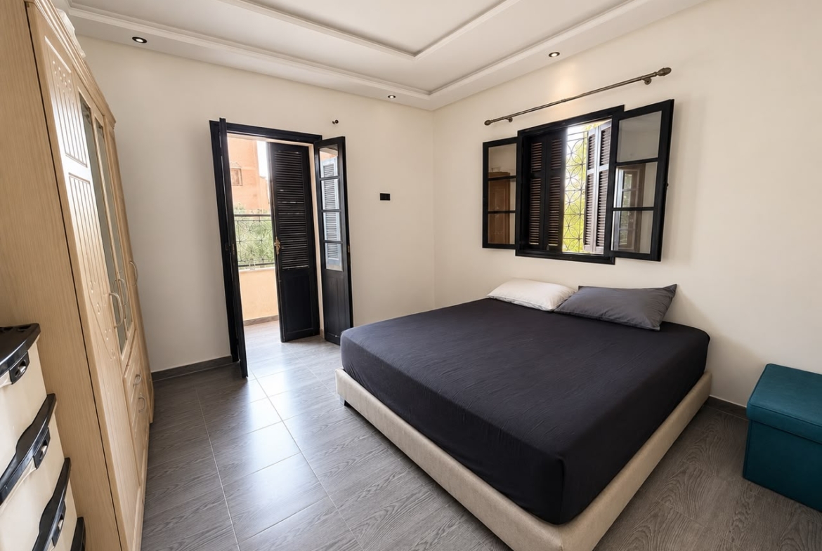 À Seulement 5 min de Guéliz – Maison de Ville avec Local Commercial à Vendre