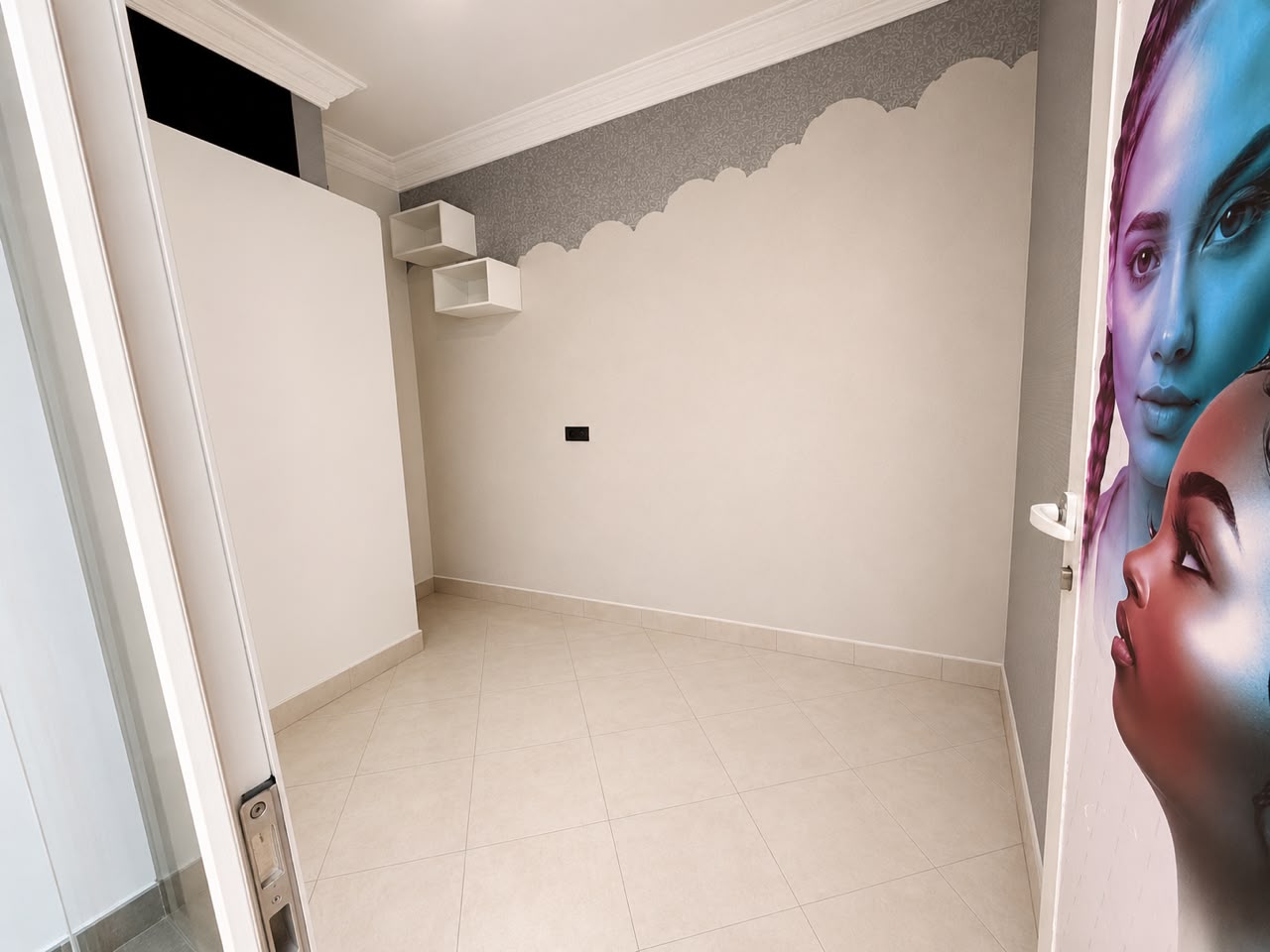 À Seulement 5 min de Guéliz – Maison de Ville avec Local Commercial à Vendre