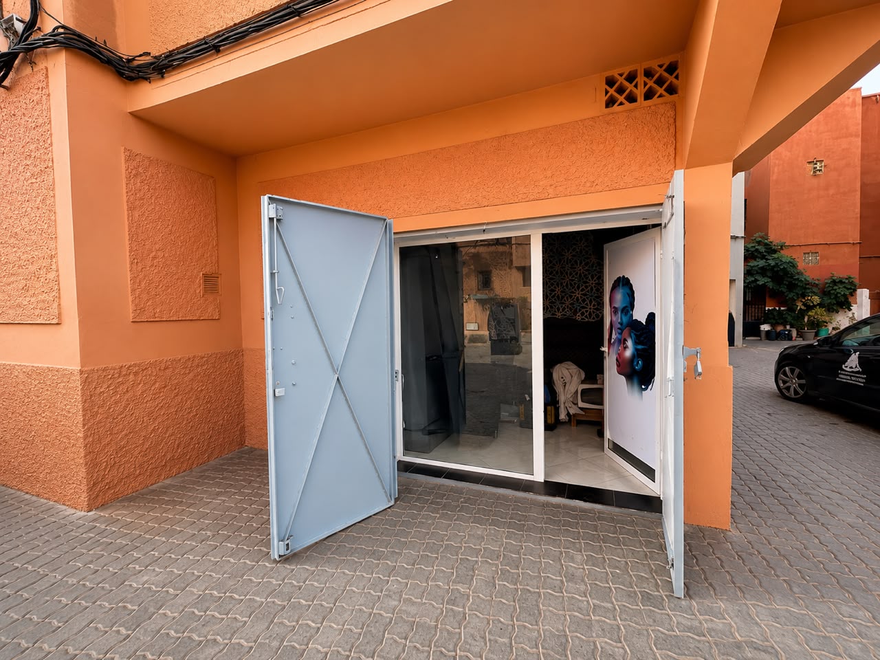 À Seulement 5 min de Guéliz – Maison de Ville avec Local Commercial à Vendre