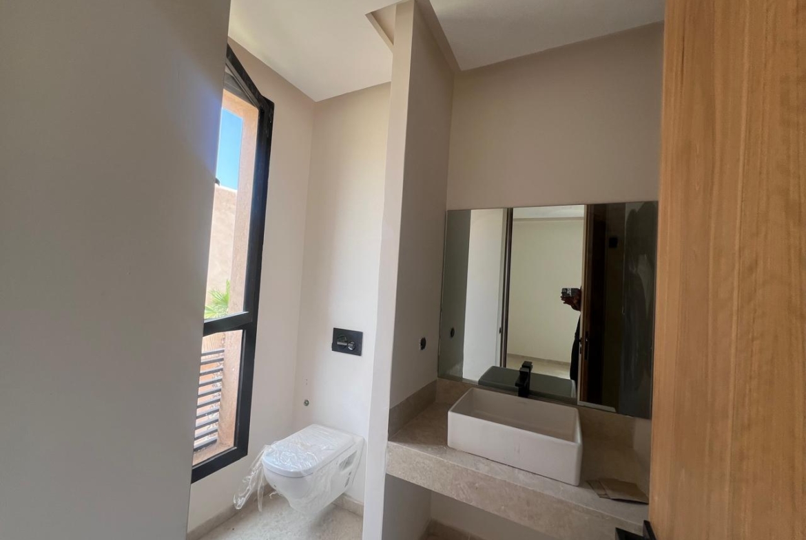 Superbe Villa de Prestige Route d’Amizmiz 8km–                     À VENDRE