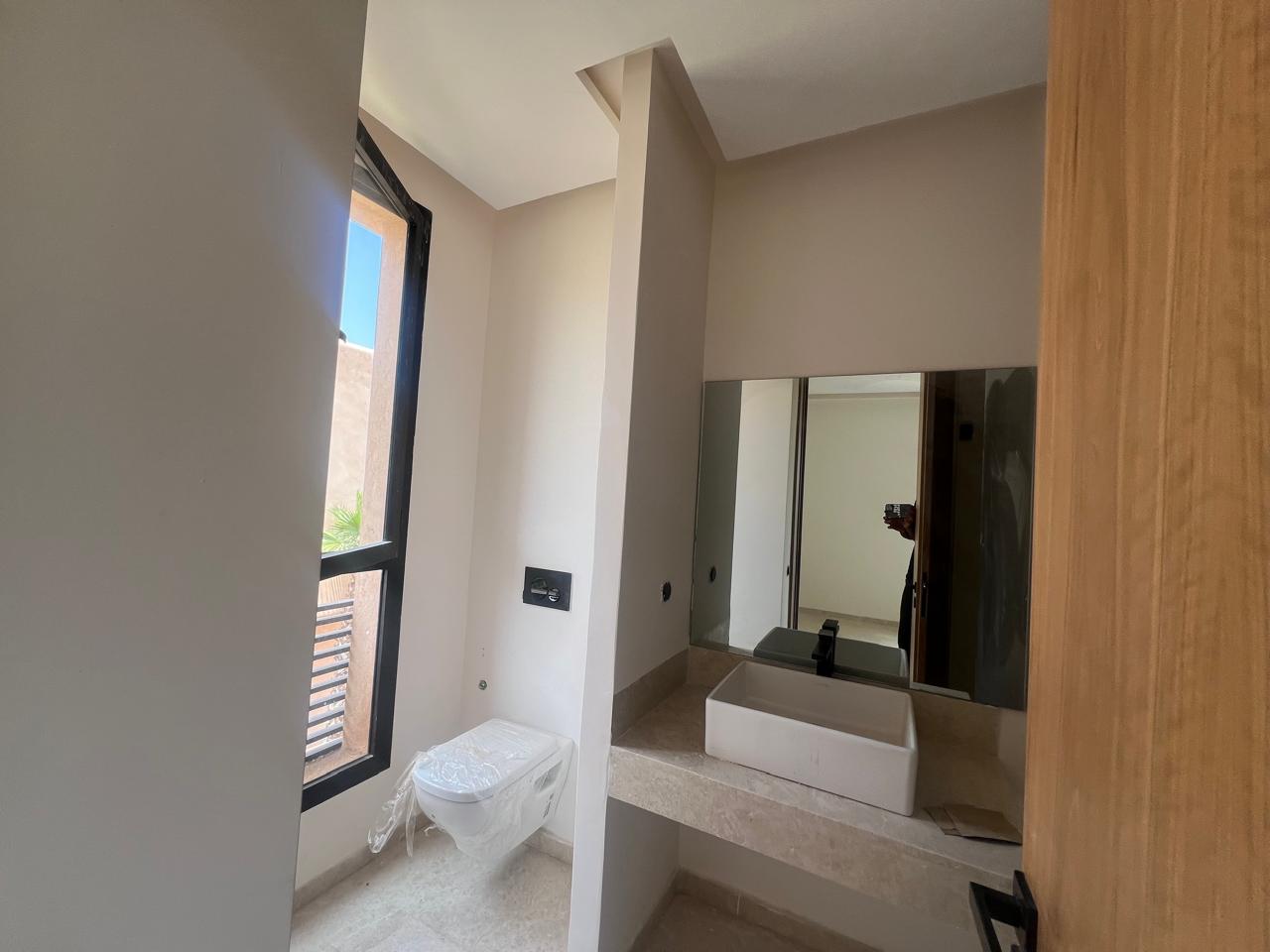 Superbe Villa de Prestige Route d’Amizmiz 8km–                     À VENDRE
