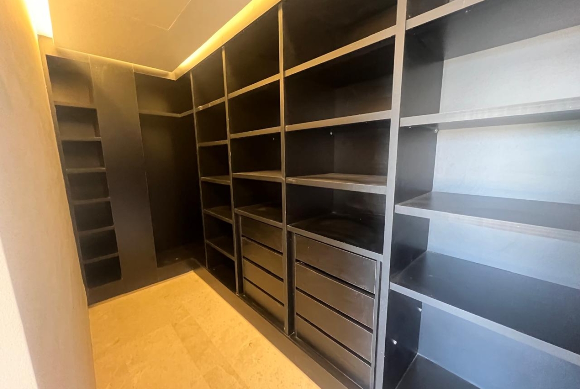 Superbe Villa de Prestige Route d’Amizmiz 8km–                     À VENDRE