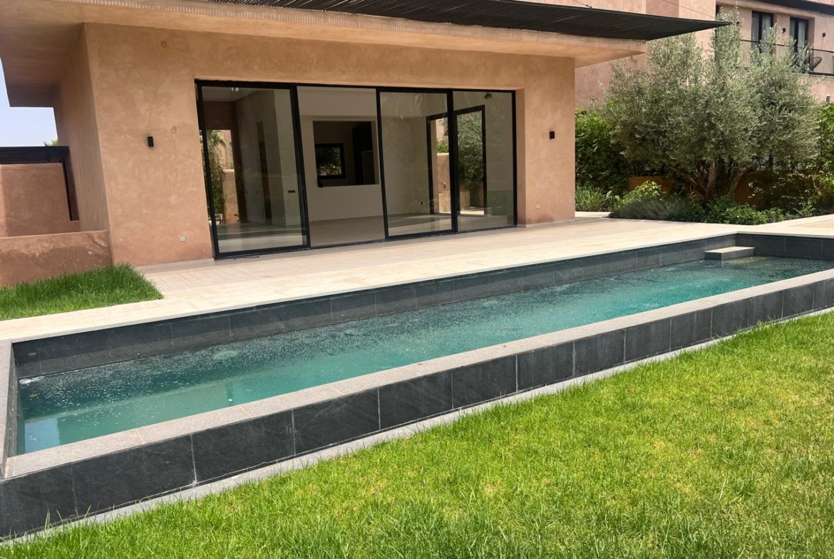Superbe Villa de Prestige Route d’Amizmiz 8km–                     À VENDRE