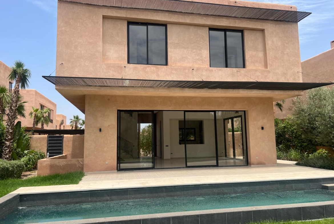 Superbe Villa de Prestige Route d’Amizmiz 8km–                     À VENDRE