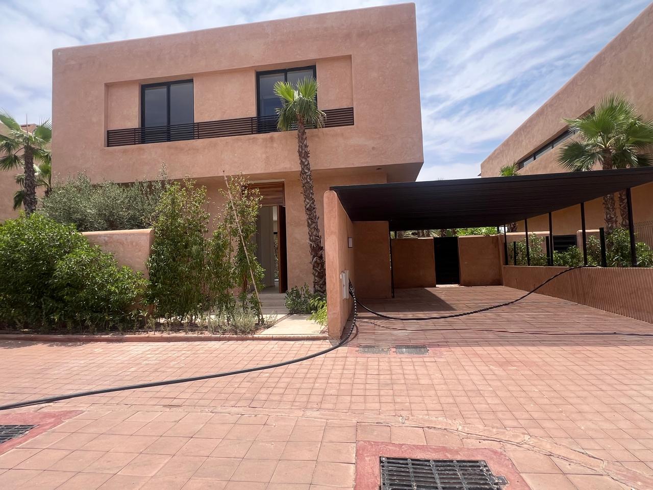 Superbe Villa de Prestige Route d’Amizmiz 8km–                     À VENDRE