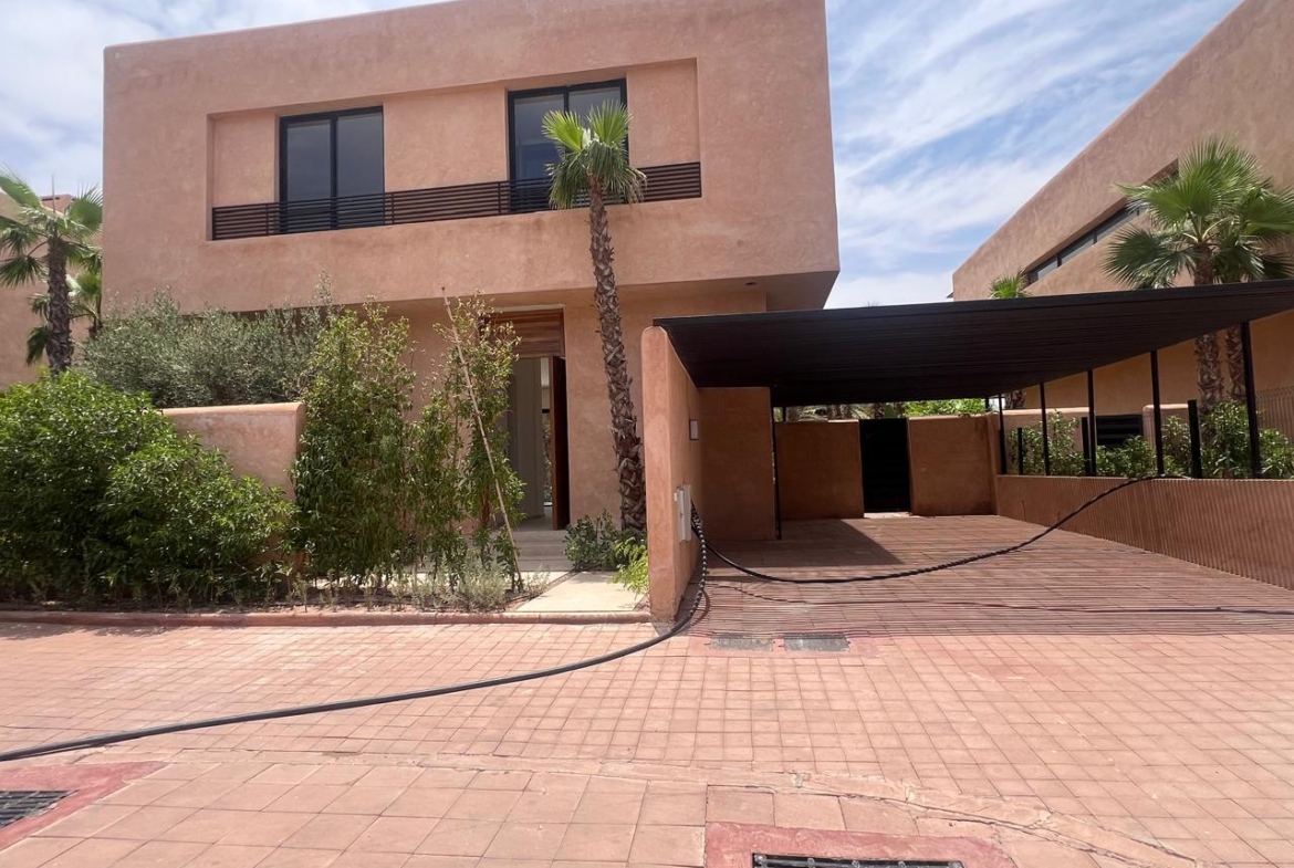 Superbe Villa de Prestige Route d’Amizmiz 8km–                     À VENDRE