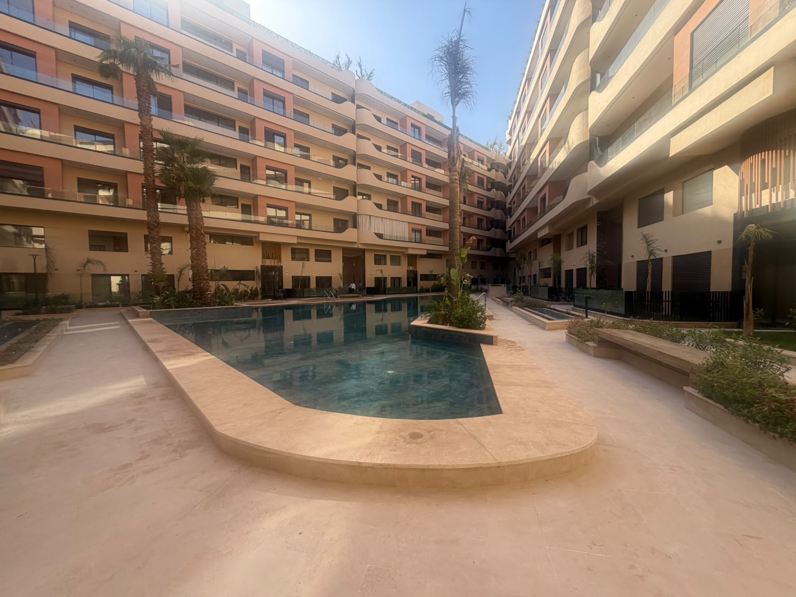 À LOUER — STUDIO T2 NEUF AVEC VUE PISCINE