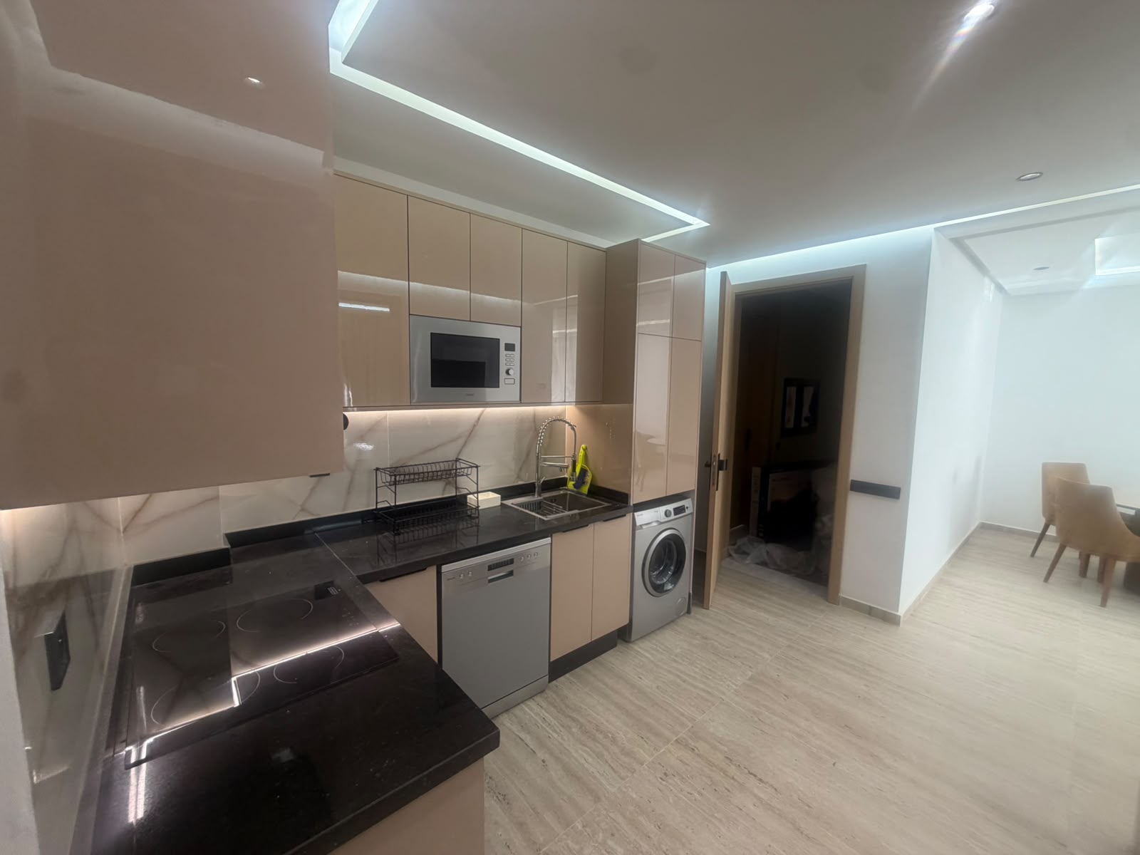 À LOUER — STUDIO T2 NEUF AVEC VUE PISCINE