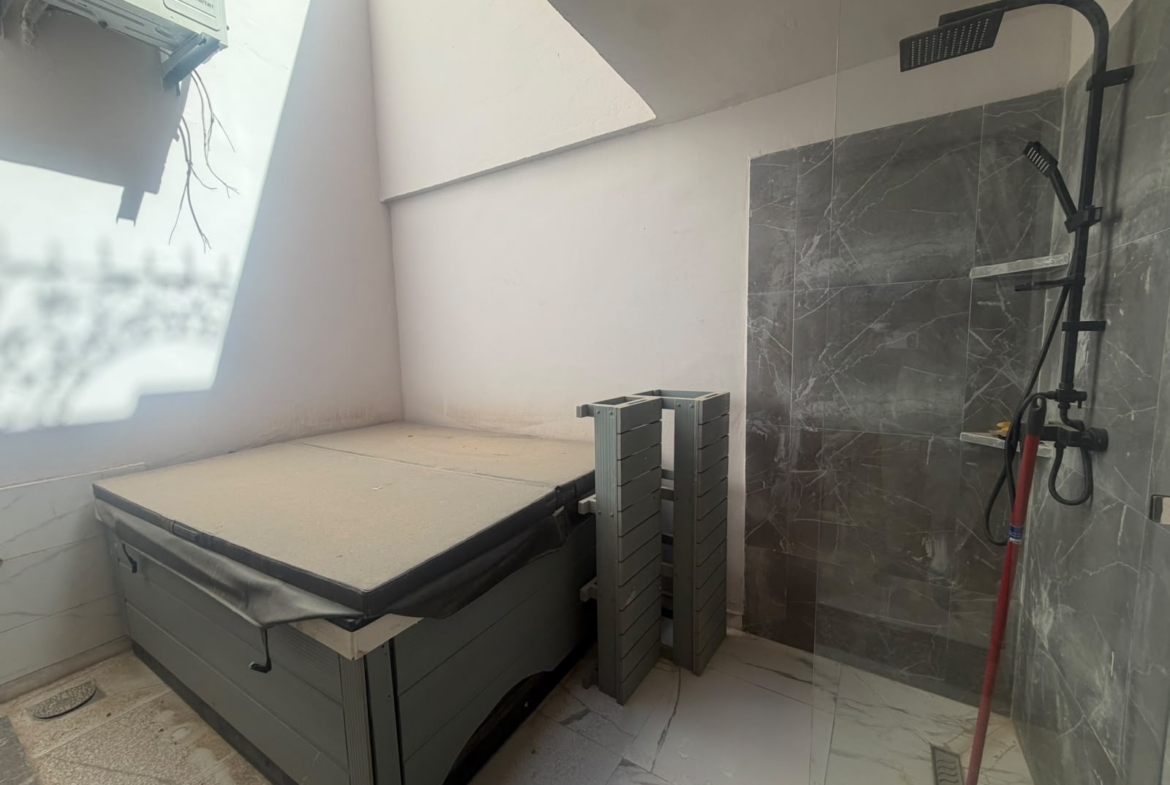 Exclusivité clé en agence A VENDRE — LOT UNIQUE & RARE À GUÉLIZ, MARRAKECH