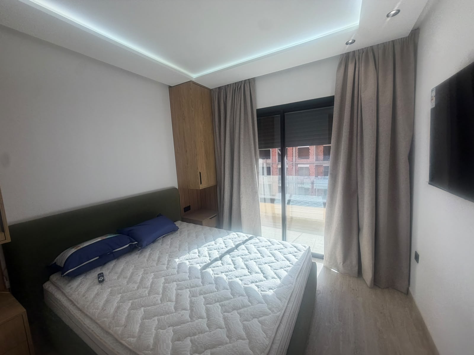 À LOUER — STUDIO T2 NEUF AVEC VUE PISCINE