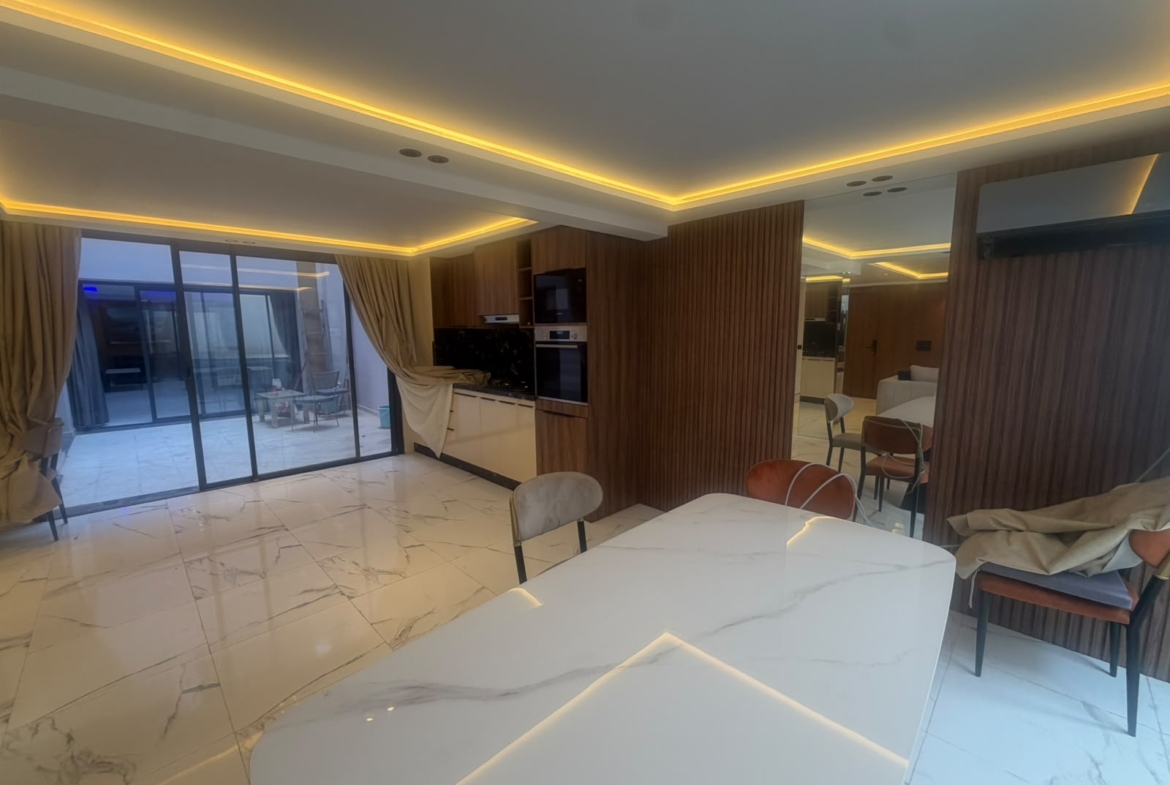 Exclusivité clé en agence A VENDRE — LOT UNIQUE & RARE À GUÉLIZ, MARRAKECH