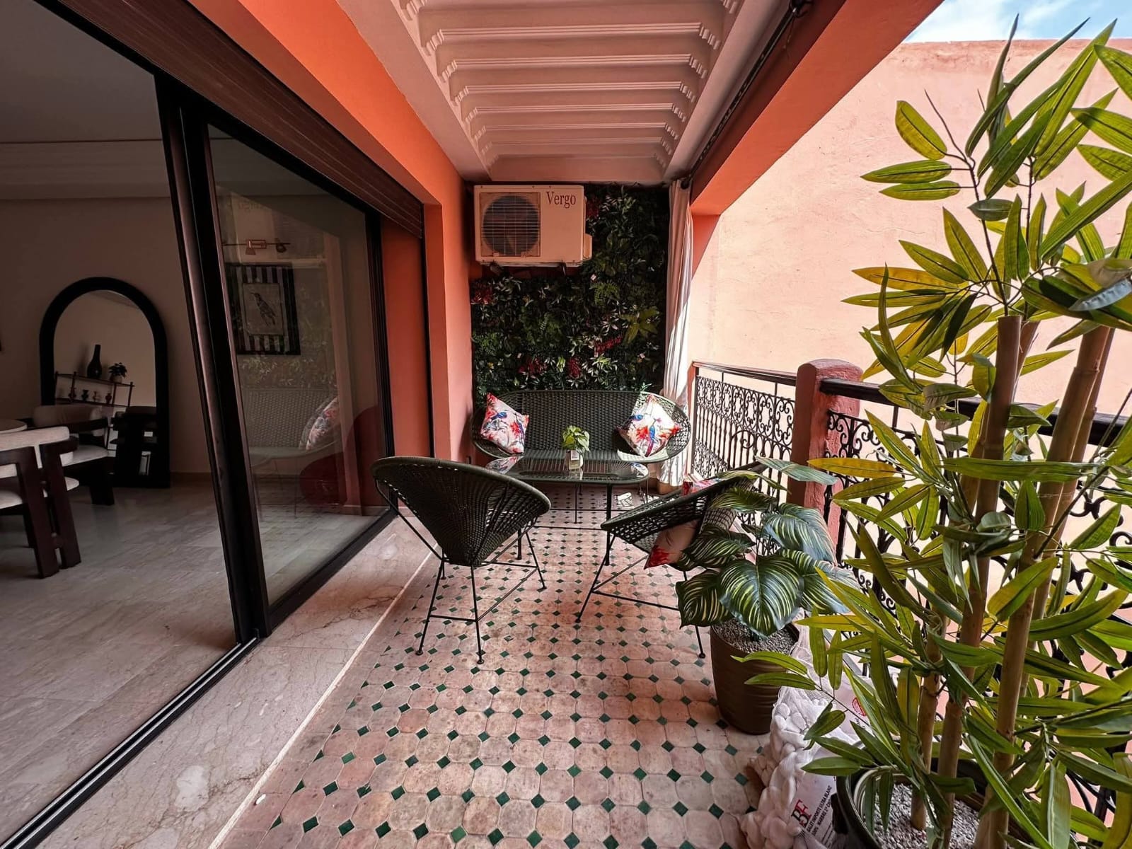MAGNIFIQUE APPARTEMENT MEUBLÉ À GUÉLIZ