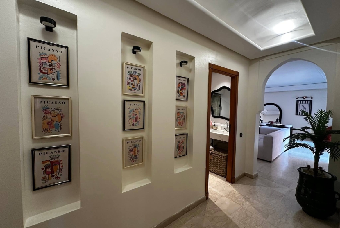 MAGNIFIQUE APPARTEMENT MEUBLÉ À GUÉLIZ