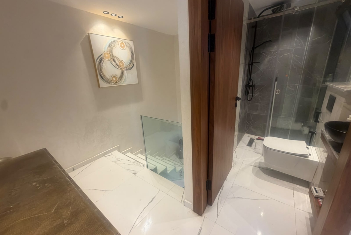 Exclusivité clé en agence A VENDRE — LOT UNIQUE & RARE À GUÉLIZ, MARRAKECH