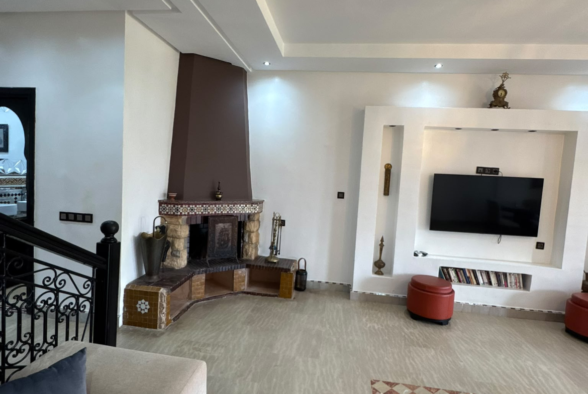BELLE VILLA 300 M² AVEC PISCINE | RÉSIDENCE SÉCURISÉE / À LOUER