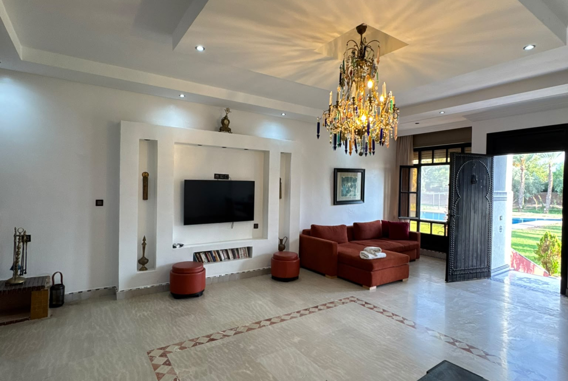 BELLE VILLA 300 M² AVEC PISCINE | RÉSIDENCE SÉCURISÉE / À LOUER