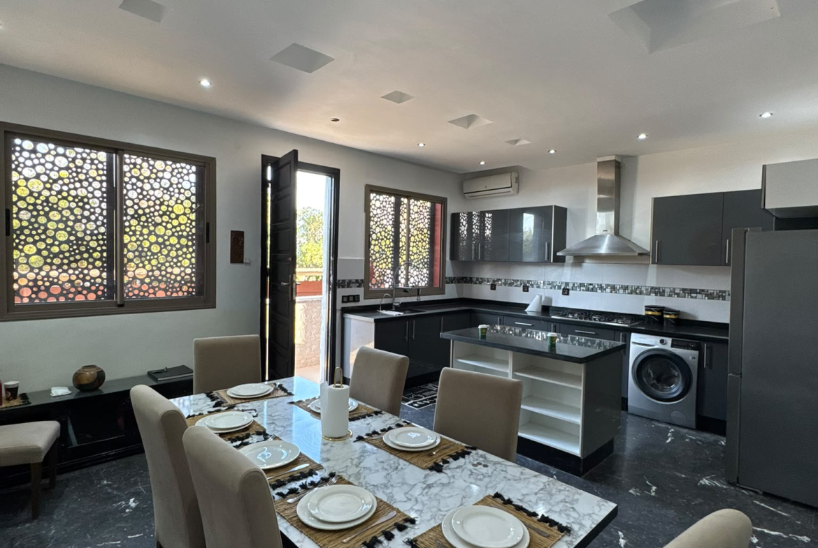 BELLE VILLA 300 M² AVEC PISCINE | RÉSIDENCE SÉCURISÉE / À LOUER