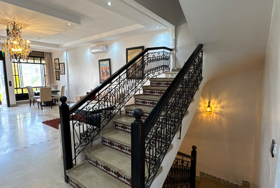 BELLE VILLA 300 M² AVEC PISCINE | RÉSIDENCE SÉCURISÉE / À LOUER