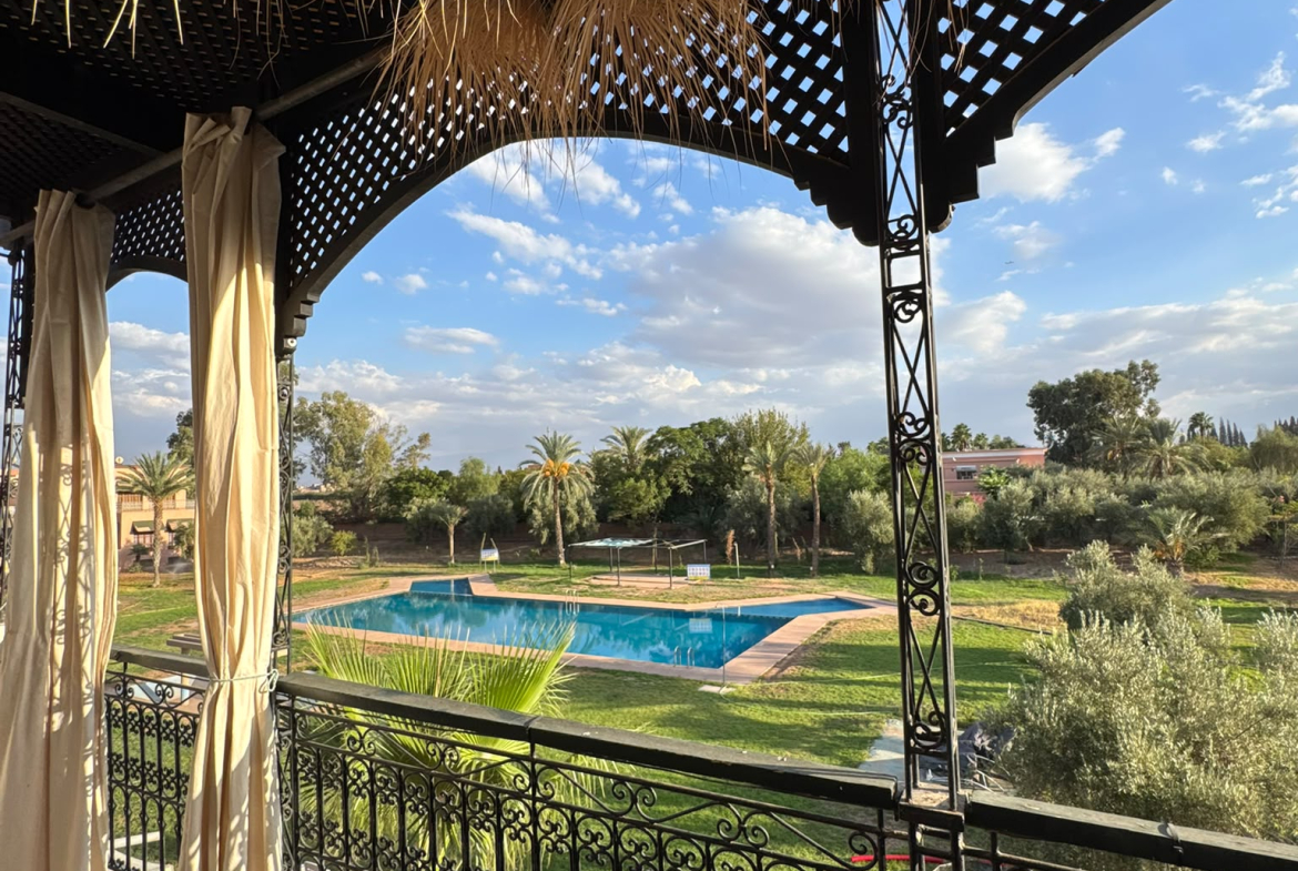 BELLE VILLA 300 M² AVEC PISCINE | RÉSIDENCE SÉCURISÉE / À LOUER