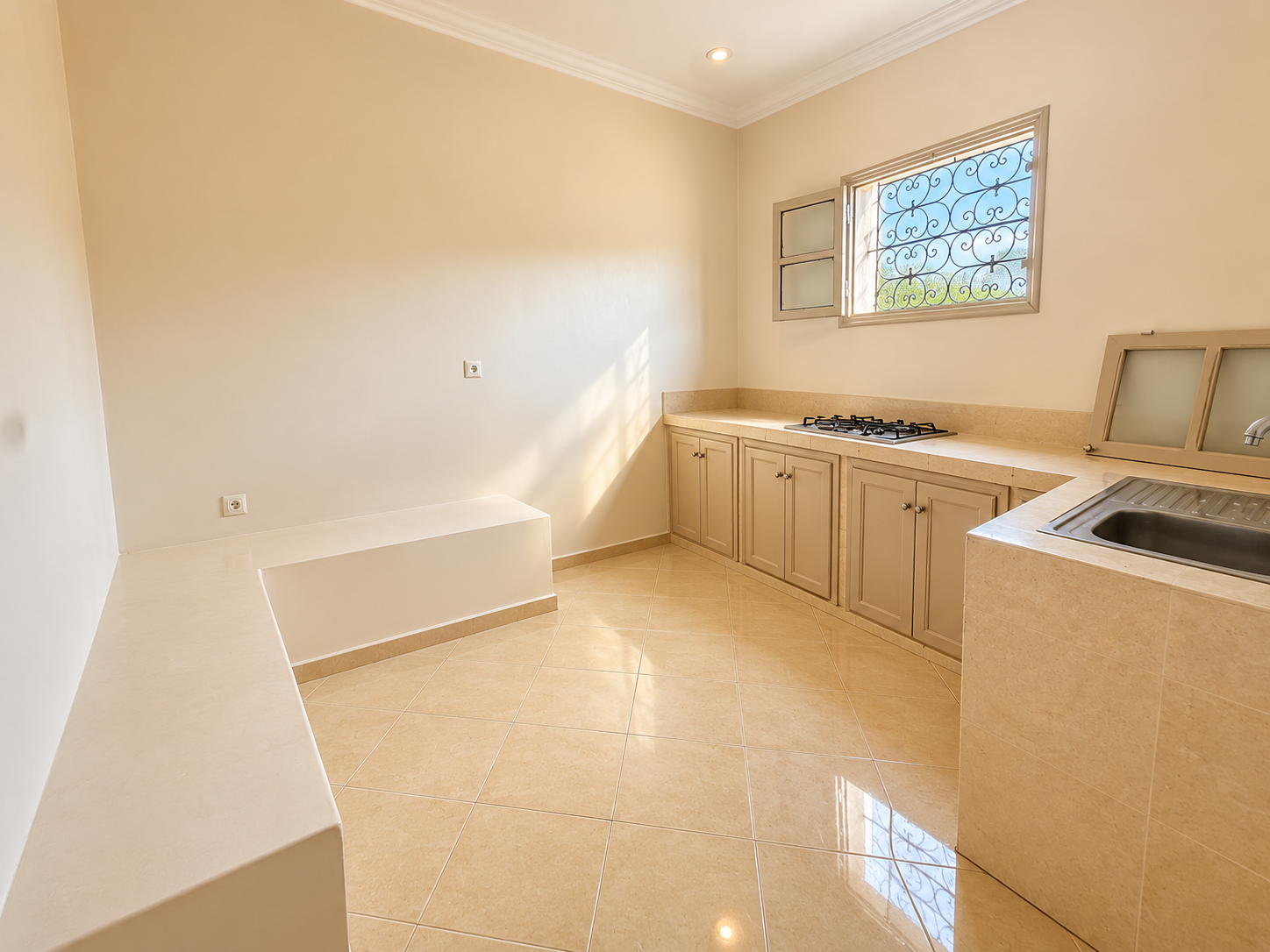 MAISON ROUTE OURIKA, À CÔTÉ DE BLADNA – À LOUER