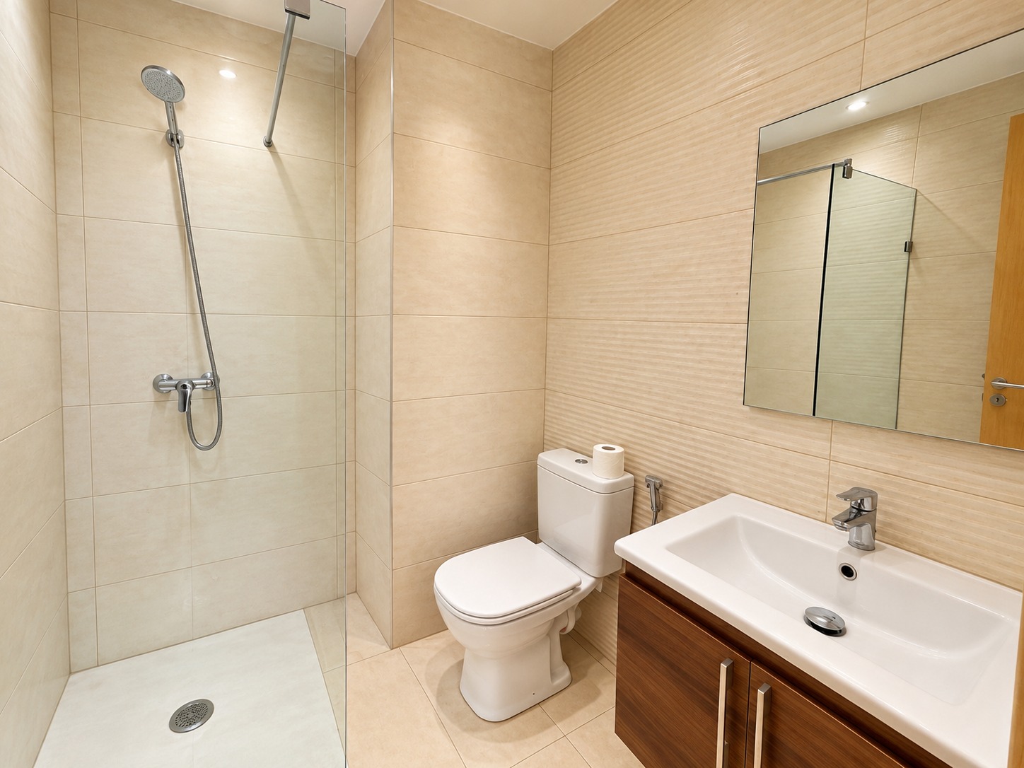 Salle de bain minimaliste beige et moderne (1) STUDIO MEUBLÉ À GUÉLIZ, À CÔTÉ DE CARRÉ EDEN-À VENDRE