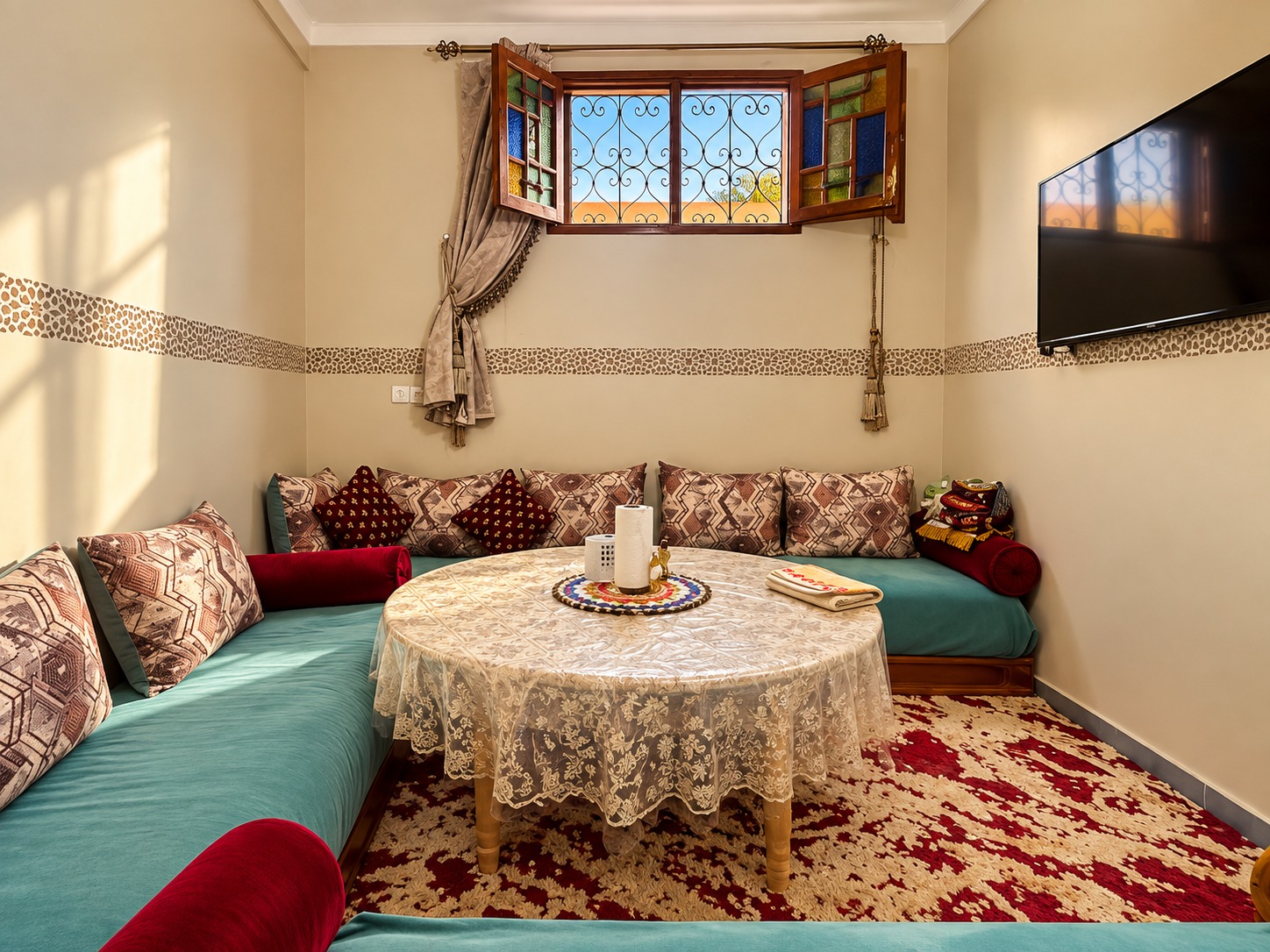 Salon marocain chaleureux et élégant (1) MAISON TITRÉE 80 m² À VENDRE | SIDI AMARA