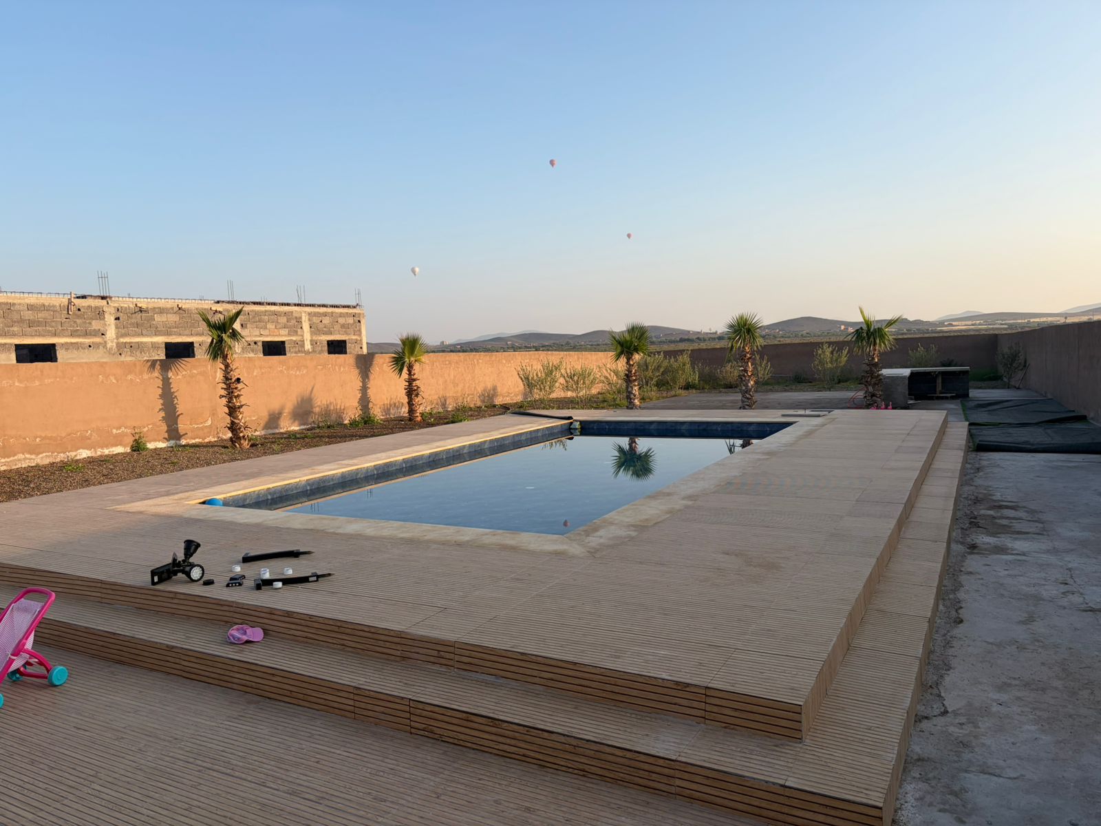 VILLA AVEC VUE PANORAMIQUE SUR LES MONTAGNES -À VENDRE