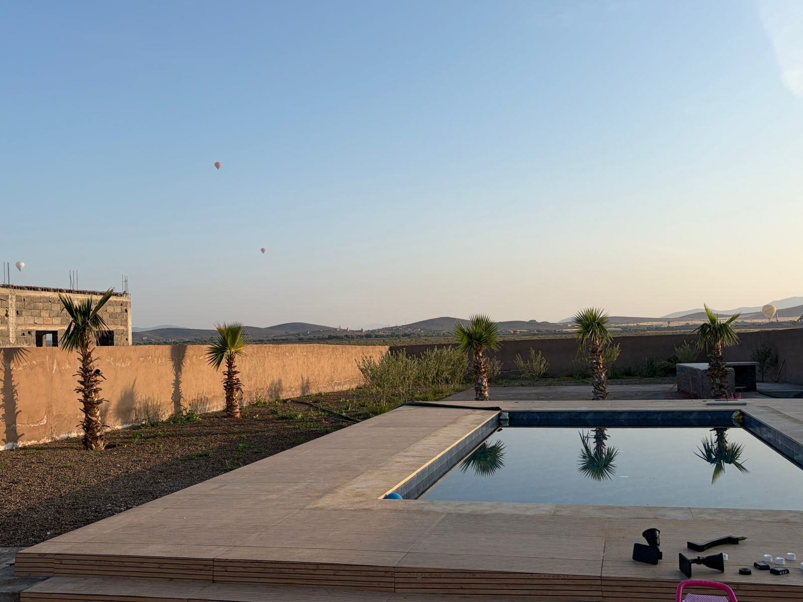 VILLA AVEC VUE PANORAMIQUE SUR LES MONTAGNES -À VENDRE