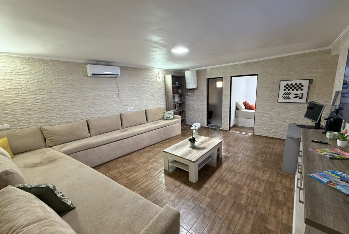 VILLA AVEC VUE PANORAMIQUE SUR LES MONTAGNES -À VENDRE