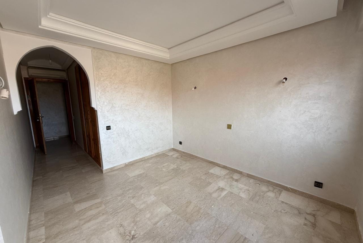 BEL APPARTEMENT 2 CHAMBRES -NON MEUBLE |A LOUER