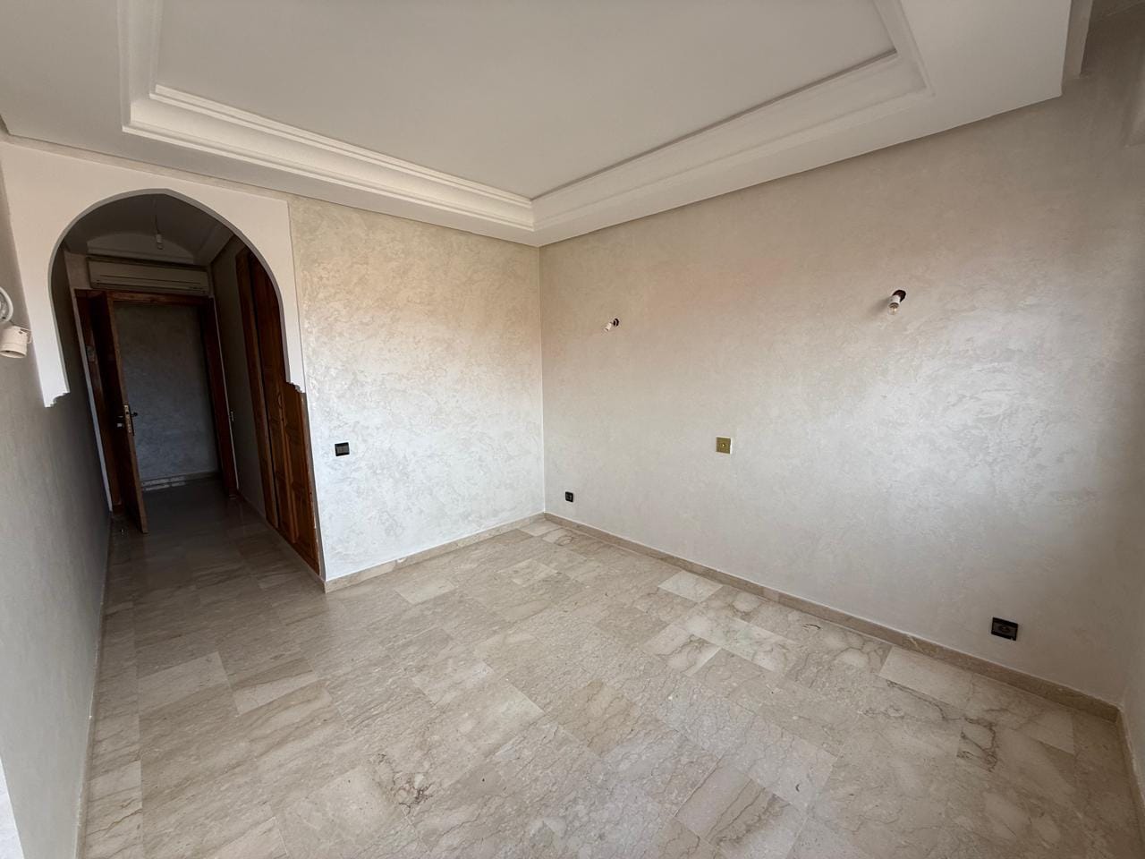 BEL APPARTEMENT 2 CHAMBRES -NON MEUBLE |A LOUER