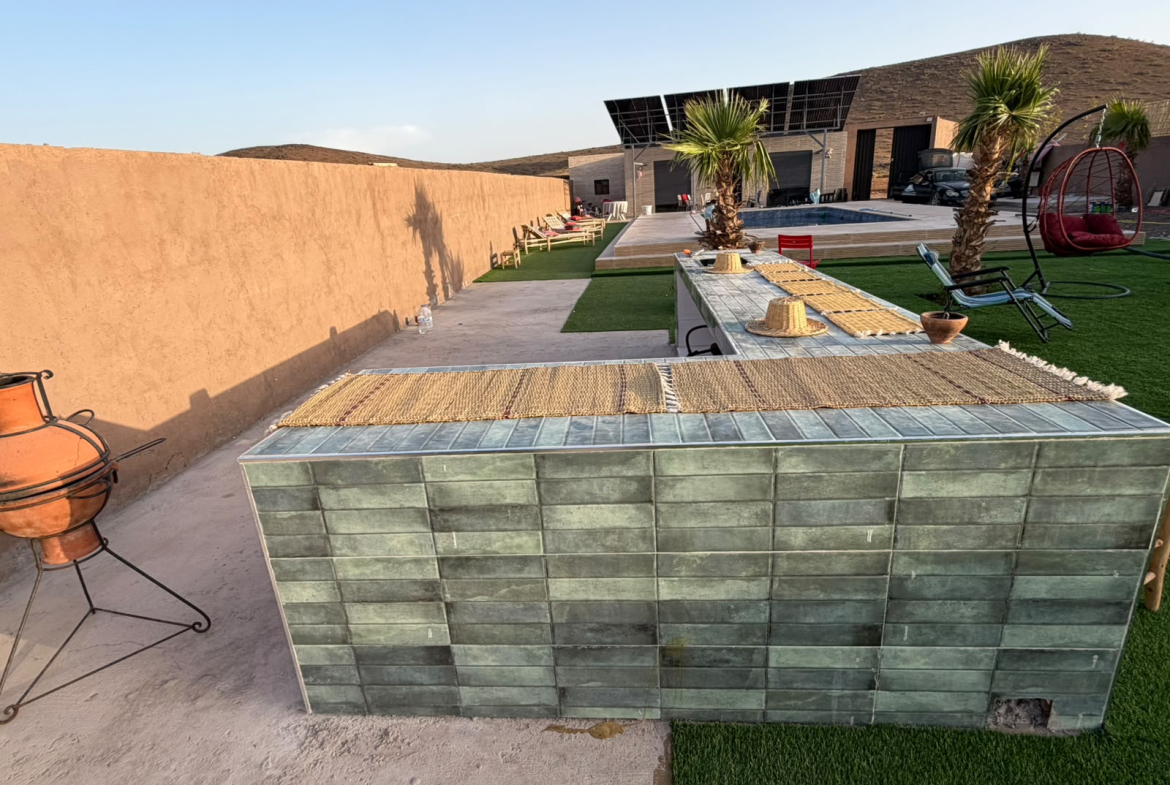 VILLA AVEC VUE PANORAMIQUE SUR LES MONTAGNES -À VENDRE
