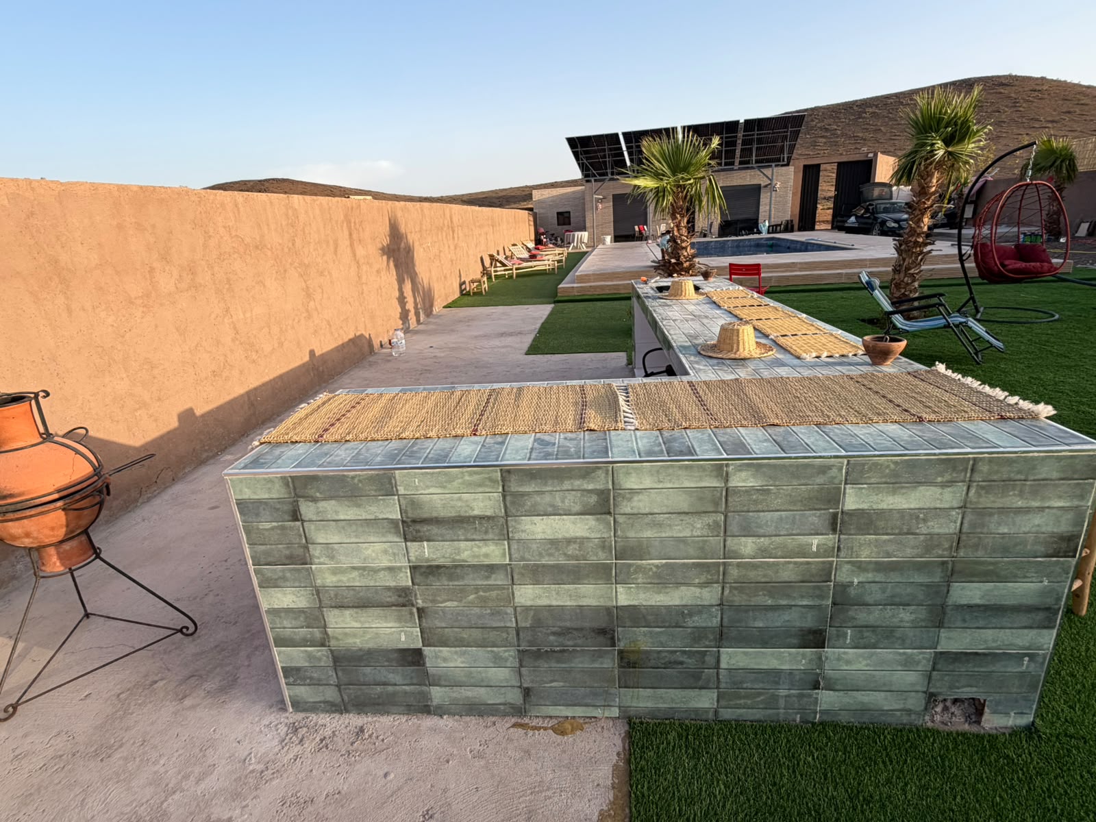 VILLA AVEC VUE PANORAMIQUE SUR LES MONTAGNES -À VENDRE