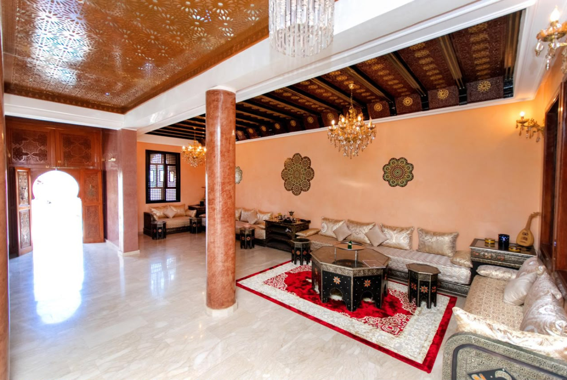 MAISON INDIVIDUELLE DE 800 m² | TARGA -À LOUER