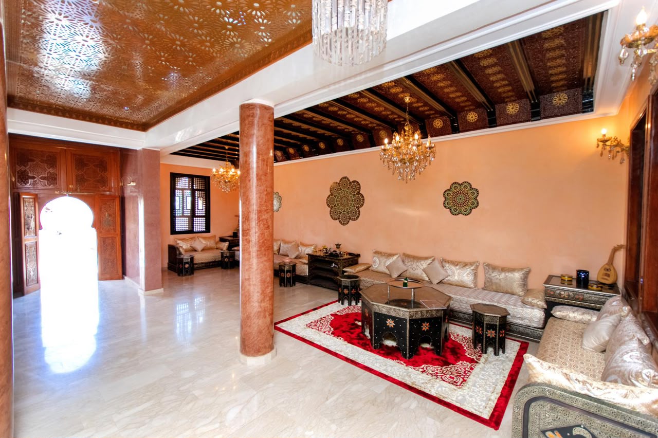 MAISON INDIVIDUELLE DE 800 m² | TARGA -À LOUER