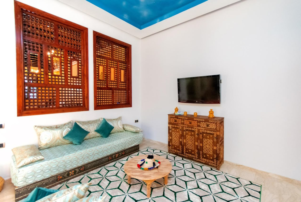MAISON INDIVIDUELLE DE 800 m² | TARGA -À LOUER
