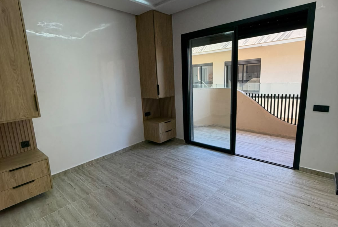 SUPERB STUDIO DANS UNE RÉSIDENCE AVEC PISCINE – À LOUER