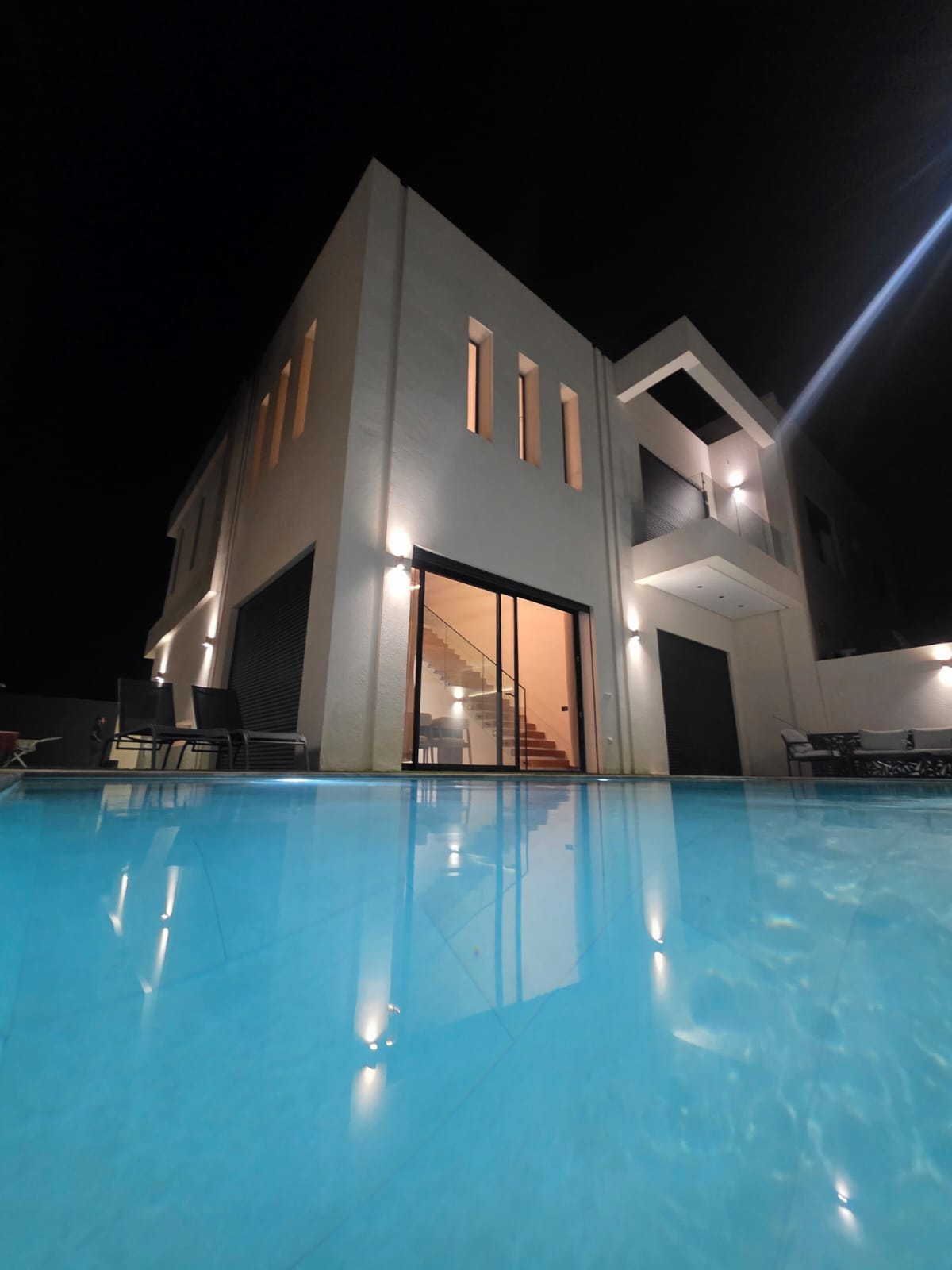 WhatsApp Image 2026-10-16 at 13.50.09 (2) VILLA À VENDRE – KM 10 ROUTE D’AMEZMIZ | 5 SUITES | MEUBLÉ