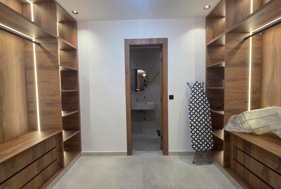 VILLA À VENDRE – KM 10 ROUTE D’AMEZMIZ | 5 SUITES | MEUBLÉ