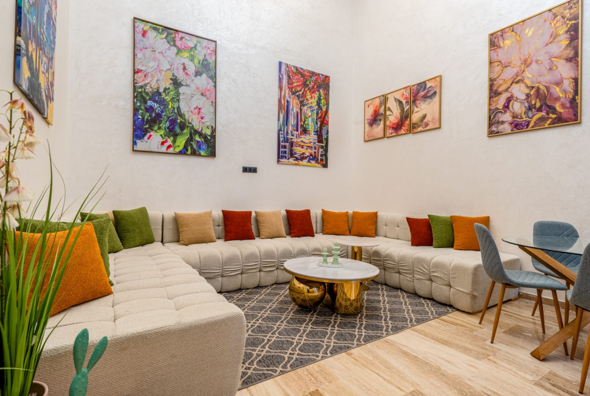 SUPERBE DUPLEX MEUBLE DE 120 m² – À LOUER / GUELIZ