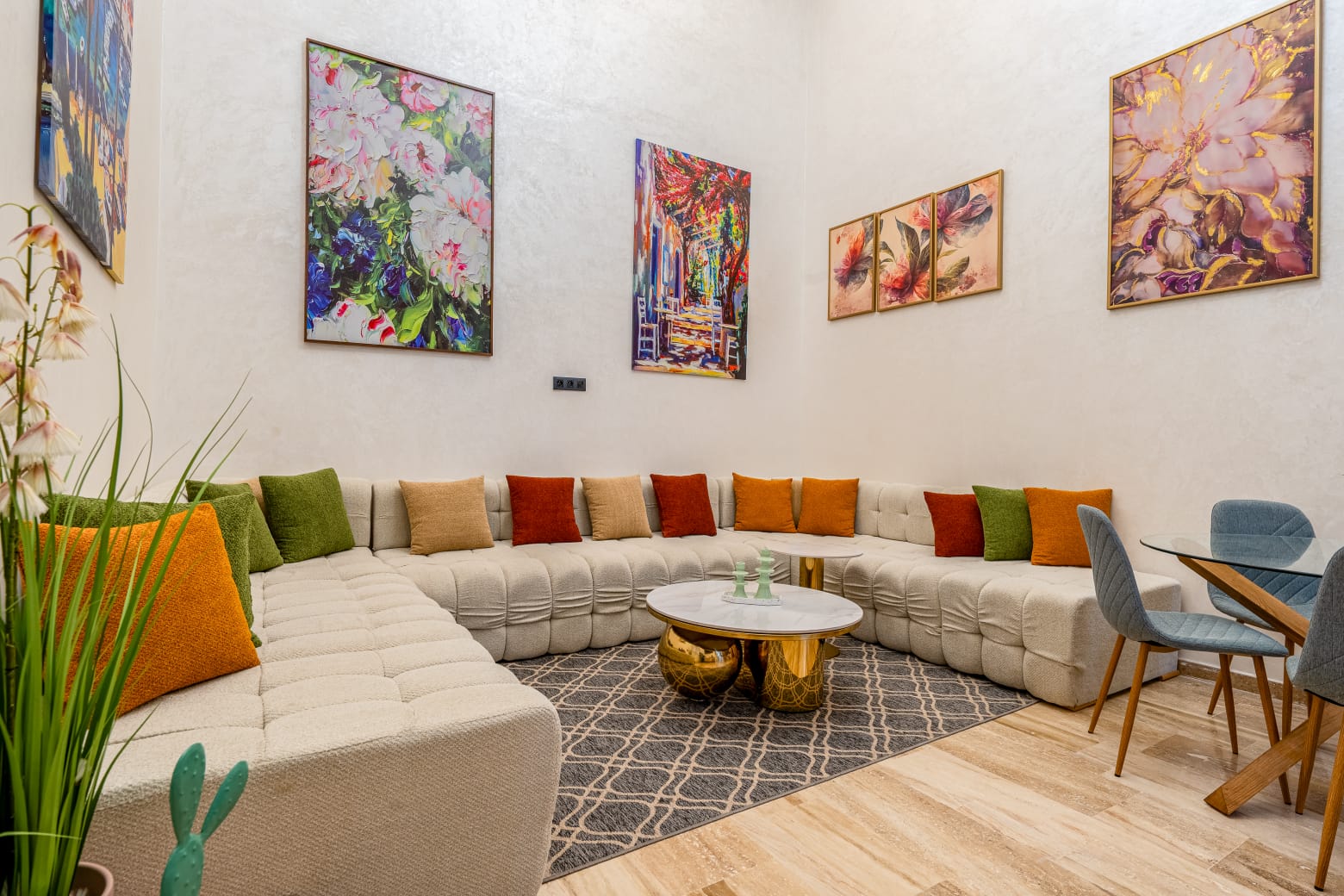 SUPERBE DUPLEX MEUBLE DE 120 m² – À LOUER / GUELIZ